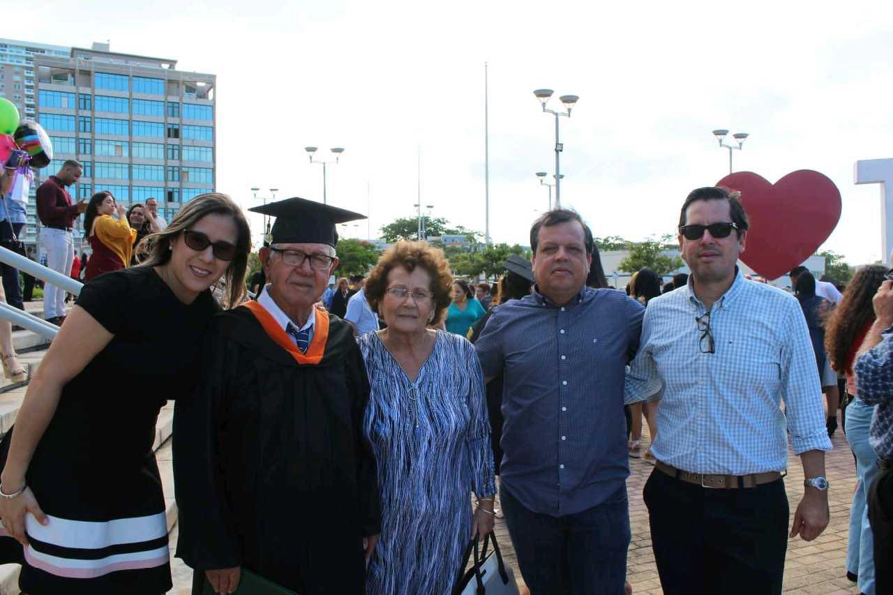 Fotos De Graduacion Con Familia